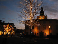 rdhuset-i-vinterbelysning